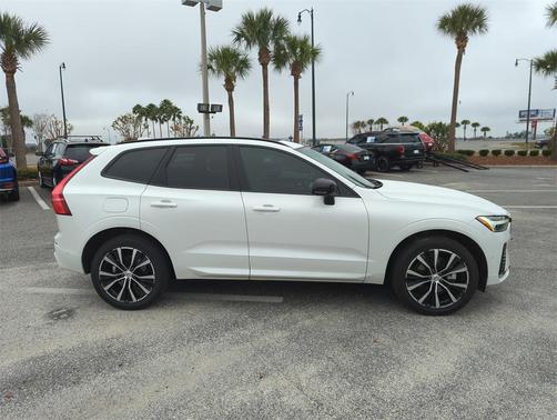 2025 Volvo XC60 B5 Plus