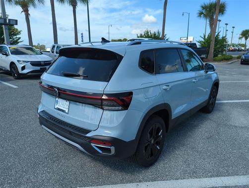 2025 Volkswagen Taos 1.5T SE