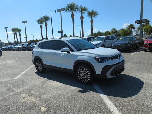 2025 Volkswagen Taos 1.5T SE