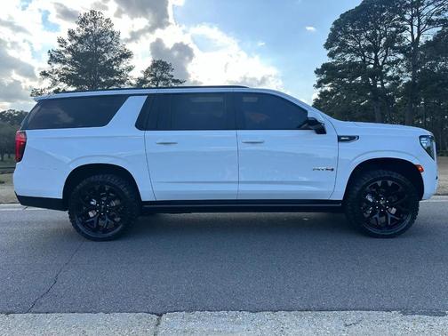 2023 GMC Yukon XL 4WD AT4