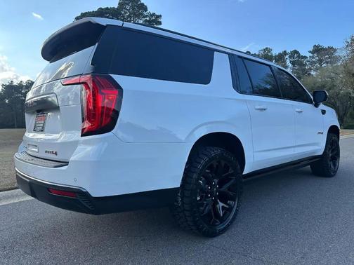 2023 GMC Yukon XL 4WD AT4