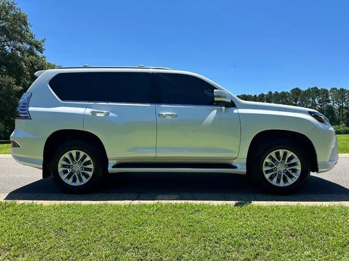 Eminent White Pearl 2023 Lexus GX 460 Premium