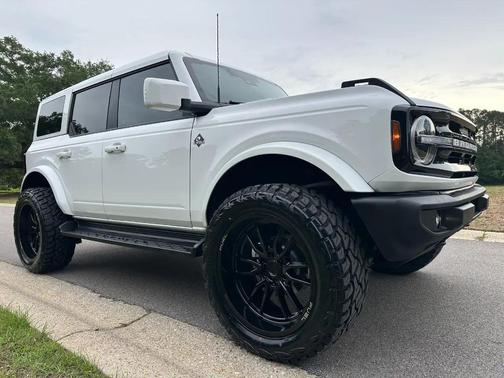 OXFORD WHITE 2025 Ford Bronco Outer Banks