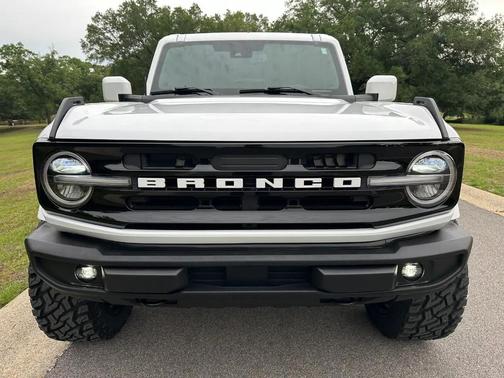OXFORD WHITE 2025 Ford Bronco Outer Banks