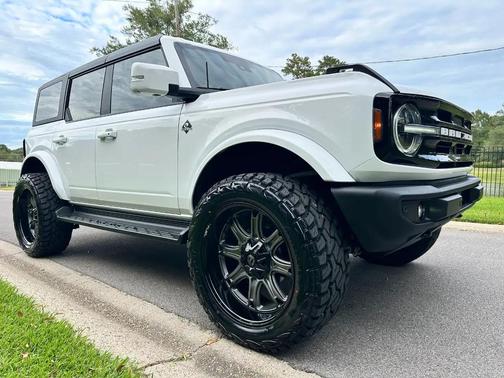 Oxford White 2025 Ford Bronco Outer Banks