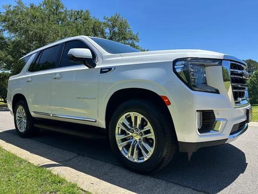 White Frost Tricoat 2024 GMC Yukon SLT
