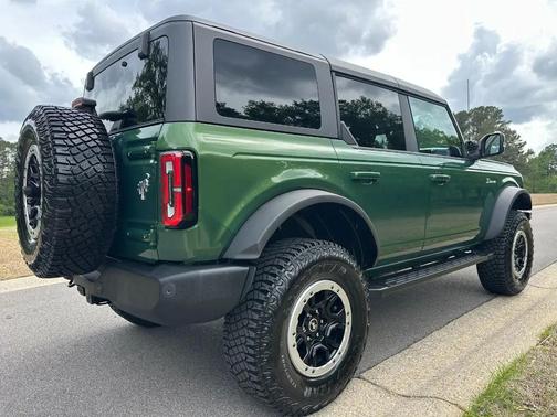 ERUPTION GREEN METALLIC 2022 Ford Bronco Outer Banks