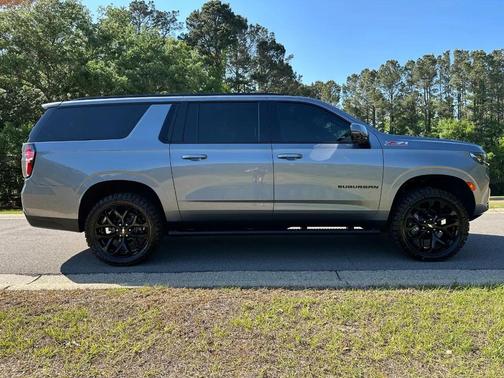 Satin Steel Metallic 2022 Chevrolet Suburban 4WD Z71