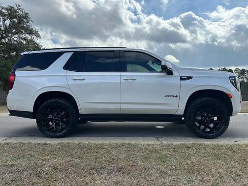 2024 GMC Yukon 4WD AT4