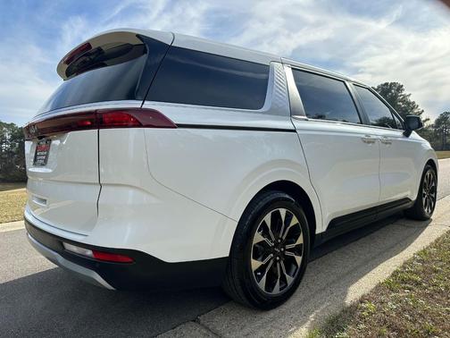 2024 Kia Carnival EX