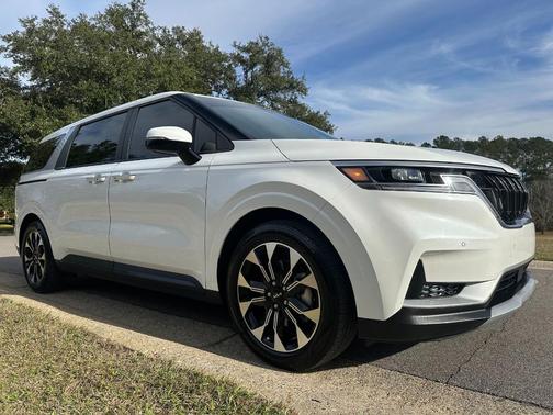 2024 Kia Carnival EX