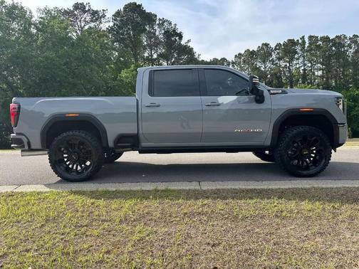 Thunderstorm Gray 2024 GMC Sierra 2500 AT4