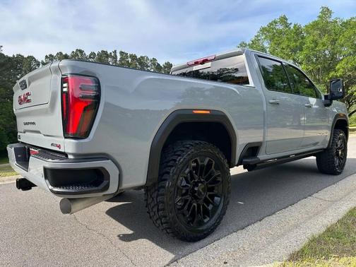 Thunderstorm Gray 2024 GMC Sierra 2500 AT4