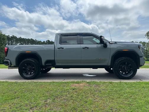 Thunderstorm Gray 2024 GMC Sierra 2500 AT4