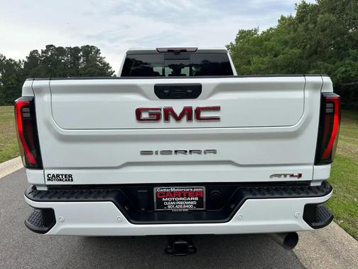 Summit White 2024 GMC Sierra 2500 AT4