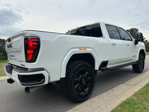 Summit White 2024 GMC Sierra 2500 AT4