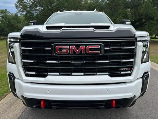 Summit White 2024 GMC Sierra 2500 AT4