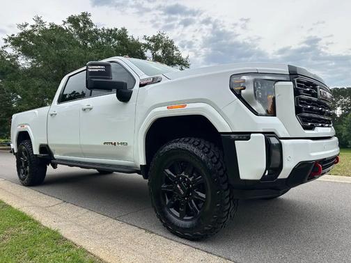 Summit White 2024 GMC Sierra 2500 AT4