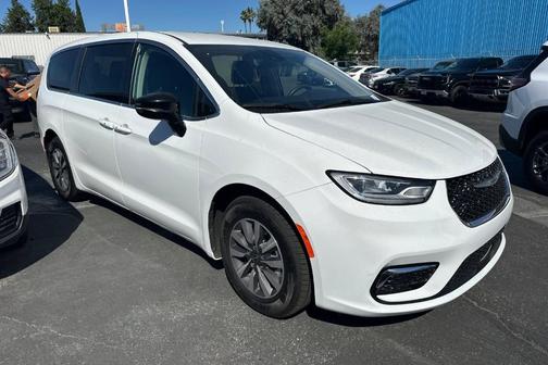 Bright White Clearcoat 2024 Chrysler Pacifica Hybrid Select