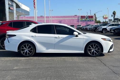 Ice 2023 Toyota Camry SE