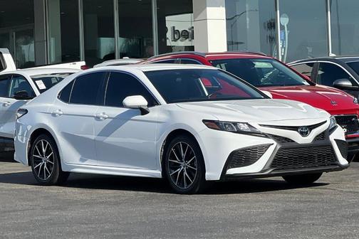 Ice 2023 Toyota Camry SE