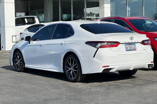 Ice 2023 Toyota Camry SE