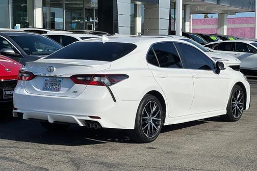 Ice 2023 Toyota Camry SE