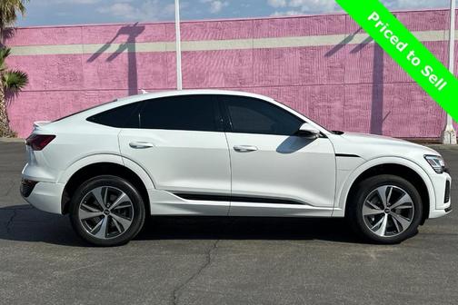 Glacier White Metallic 2024 Audi Q8 e-tron S line Premium
