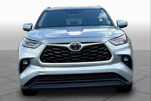 Celestial Silver Metallic 2023 Toyota Highlander XLE