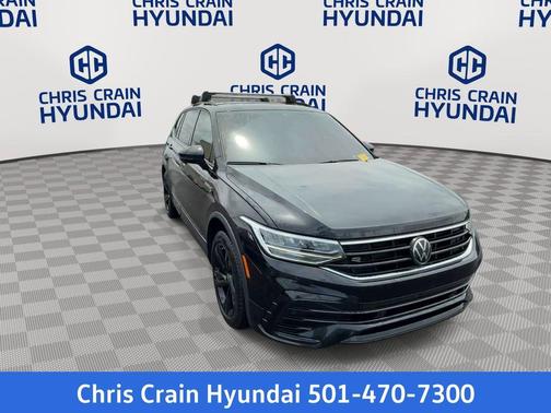 Deep Black Pearl Effect 2024 Volkswagen Tiguan 2.0T SE R-Line Black
