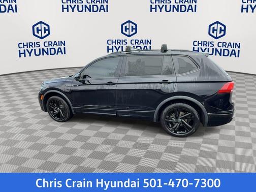 Deep Black Pearl Effect 2024 Volkswagen Tiguan 2.0T SE R-Line Black