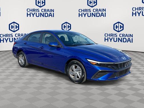 2024 Hyundai ELANTRA SE