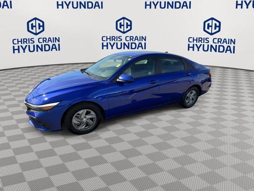 2024 Hyundai ELANTRA SE