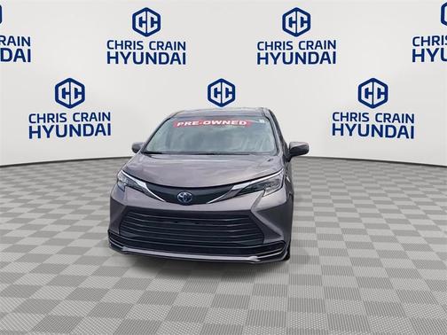 2024 Toyota Sienna LE