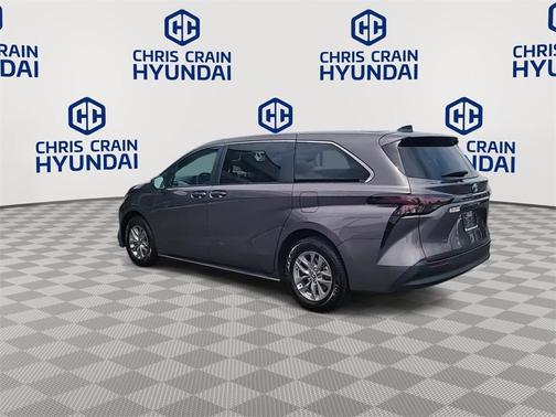 2024 Toyota Sienna LE