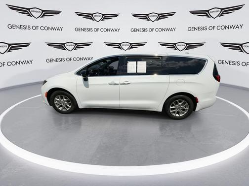 Bright White Clearcoat 2025 Chrysler Voyager LX