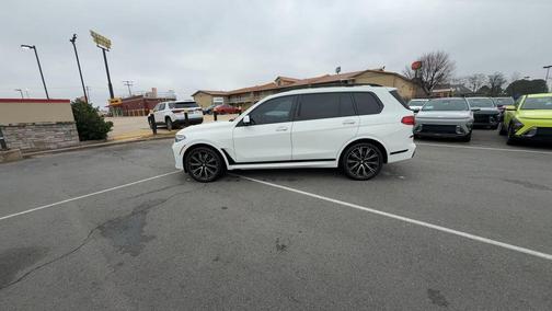 2022 BMW X7 M50i