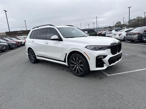 2022 BMW X7 M50i