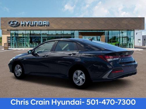 Black 2026 Hyundai ELANTRA SE