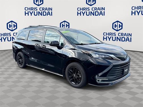 2024 Toyota Sienna XLE