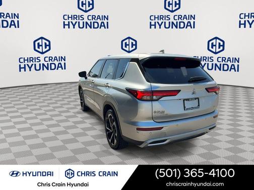 Silver 2024 Mitsubishi Outlander SE