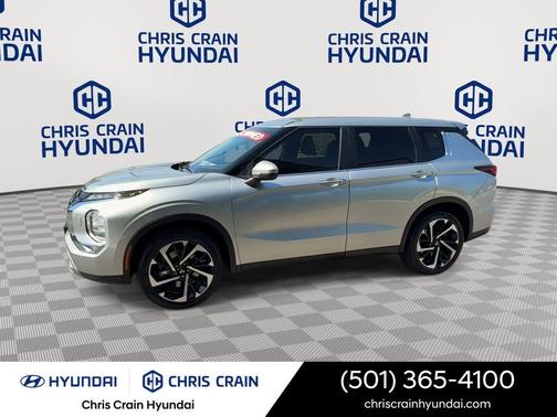 Silver 2024 Mitsubishi Outlander SE