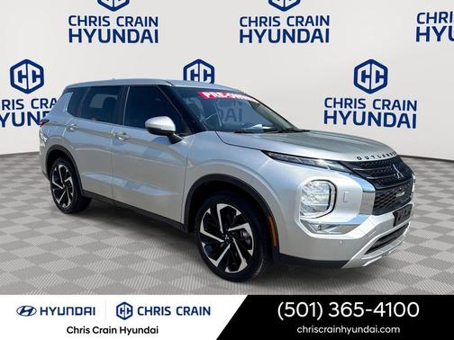 Silver 2024 Mitsubishi Outlander SE