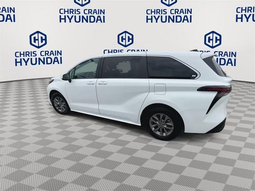 2024 Toyota Sienna LE
