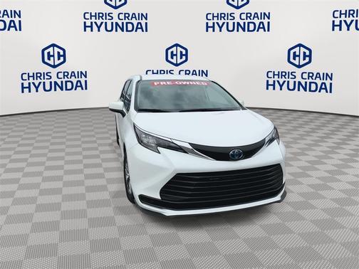 2024 Toyota Sienna LE