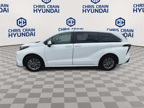 2024 Toyota Sienna LE