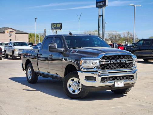 2024 RAM 2500 Tradesman Crew Cab 4x4 6'4' Box
