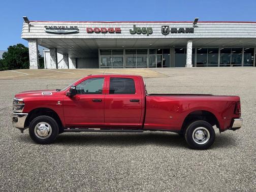 2026 RAM 3500 Tradesman Crew Cab 4x4 8' Box