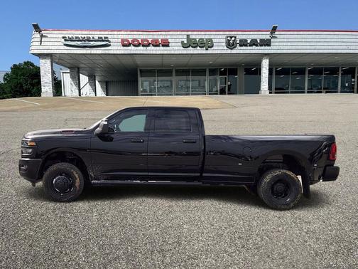 2026 RAM 3500 Tradesman Crew Cab 4x4 8' Box