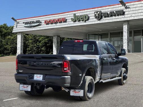 2026 RAM 3500 Tradesman Crew Cab 4x4 8' Box